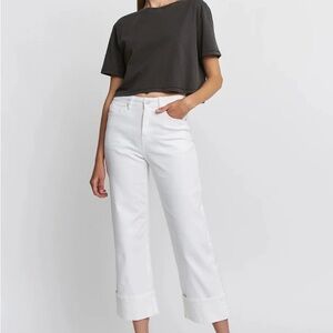 Elegant White Cropped Jeans for Women
